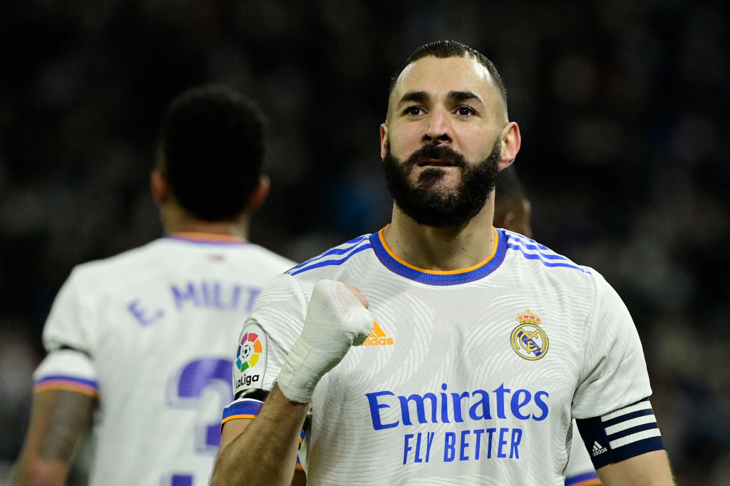 Madrid menutup babak pertama dengan keunggulan 1-0 berkat gol Karim Benzema pada menit ke-16.