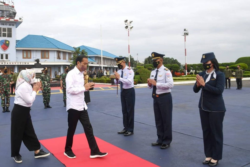 Di Temanggung, Presiden Jokowi akan melakukan peninjauan lokasi lumbung pangan (food estate) yang ada di Desa Bansari, melakukan penanaman bawang merah bersama para petani dan masyarakat sekitar, serta meresmikan sejumlah embung.