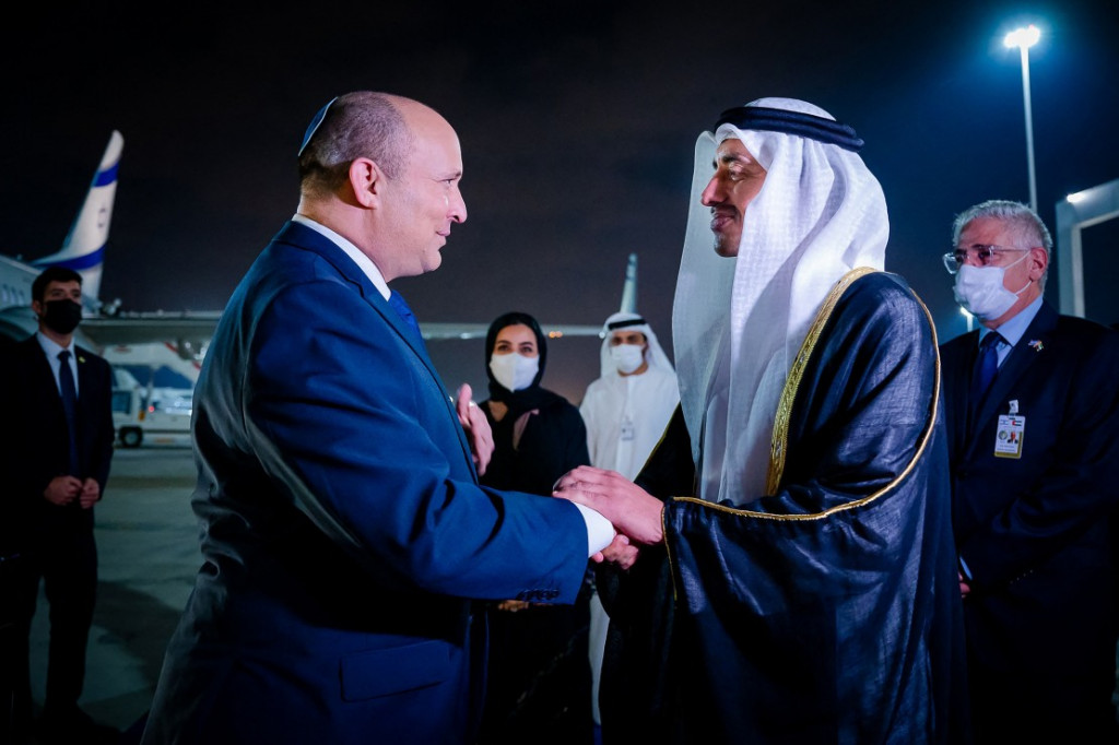 Perdana Menteri Naftali Bennett tiba di Abu Dhabi pada Minggu, 12 Desember 2021, waktu setempat, untuk kunjungan kenegaraan perdana setelah normalisasi hubungan antara Israel dan Uni Emirat Arab.