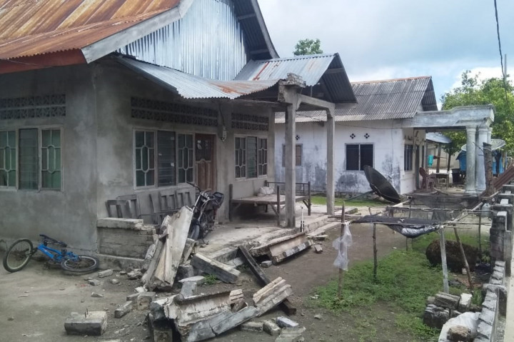 Gempa yang terjadi di Larantuka, Nusa Tenggara Timur, berdampak di sejumlah wilayah di Sulawesi Selatan, khususnya yang terdekat seperti Kabupaten Kepulauan Selayar. Bahkan tercatat ada dua kecamatan yang paling terdampak di wilayah tersebut.