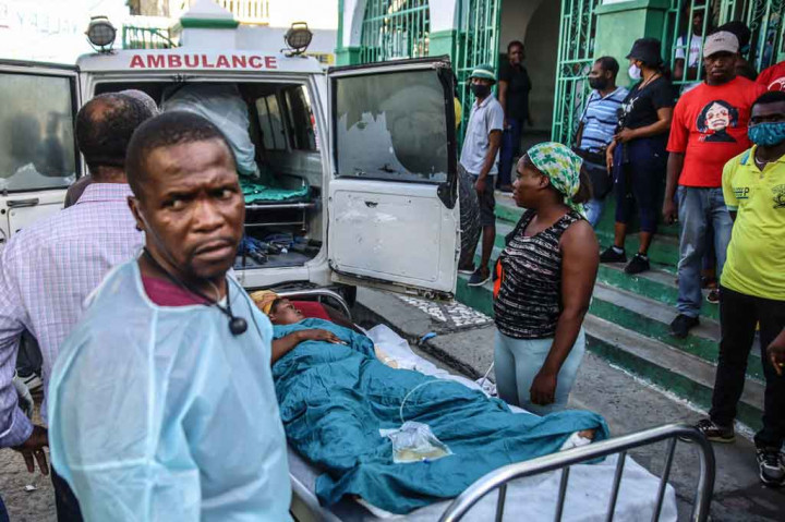 Rumah Sakit Universitas Justinien kewalahan dengan banyaknya pasien yang dirawat di RS tersebut. 