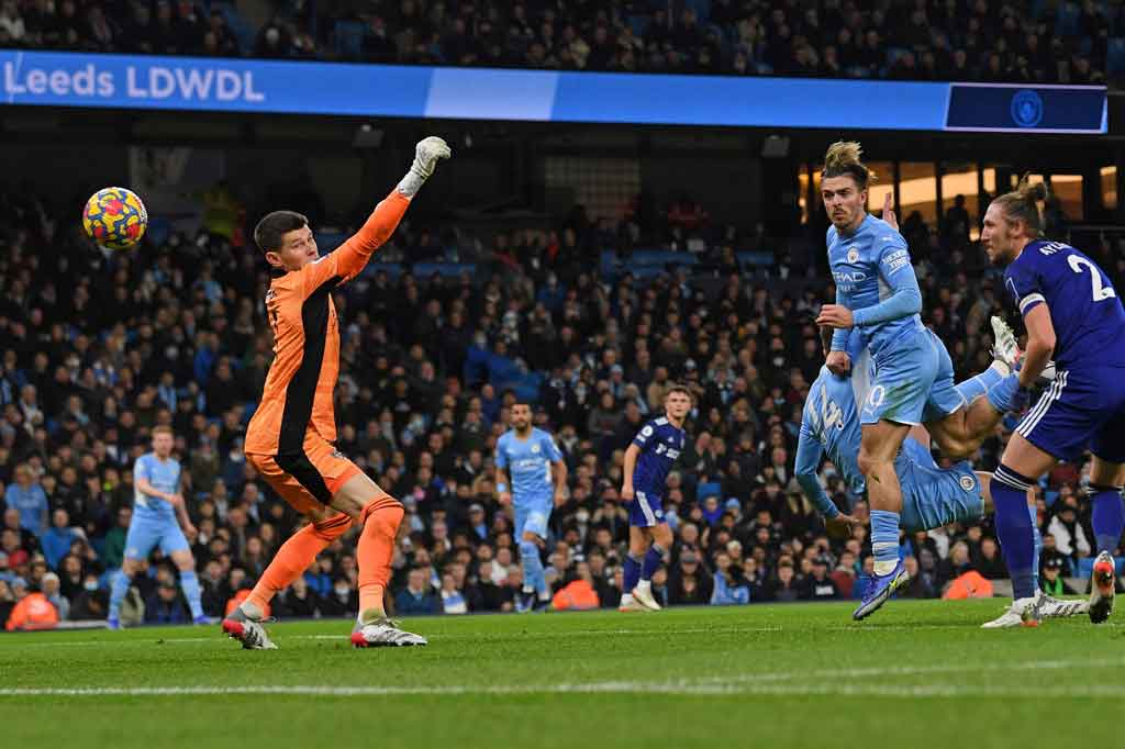 Lima menit berselang, Jack Grealish menggandakan keunggulan City saat pemain termahal Liga Inggris itu menanduk umpan silang kiriman Riyad Mahrez.