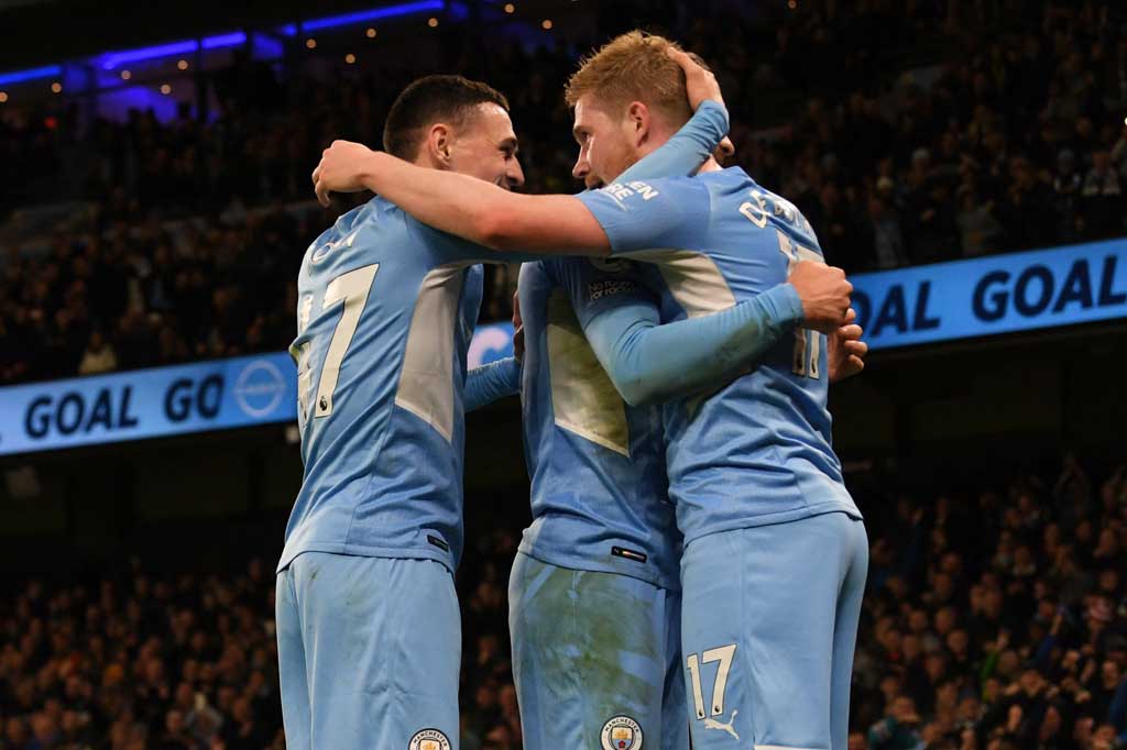 De Bruyne mencetak gol kedunya pada menit ke-62 untuk mengubah kedudukan jadi 5-0 untuk City dengan tembakan keras jarak jauh yang menghujam ke langit-langit gawang Leeds.