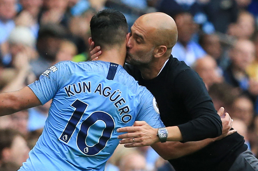 Sergio Aguero memperkuat Independiente, Atletico Madrid, Manchester City, dan Barcelona di sepanjang karier profesionalnya. Dia mencatatkan 663 kali penampilan dan mencetak 379 gol. Sedangkan bersama timnas Argentina, Aguero punya 101 caps dan 41 gol.