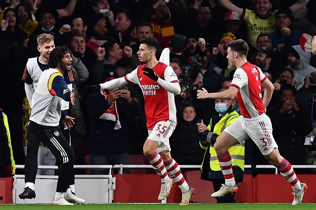 Gabriel Martinelli melakukan selebrasi usai mencetak gol ke gawang West Ham United di Liga Inggris berlangsung di Stadion Emirates, Kamis, 16 Desember 2021, dini hari WIB.