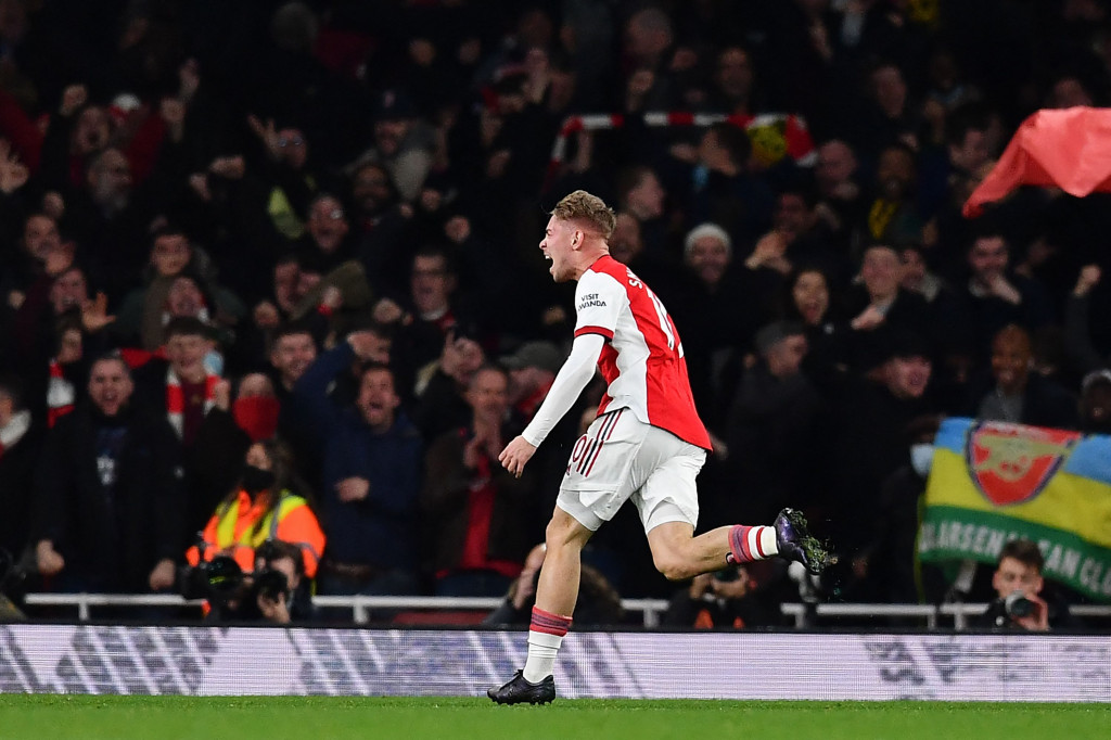 Emile Smith Rowe melakukan selebrasi usai mencetak gol ke gawang West Ham United di Liga Inggris berlangsung di Stadion Emirates, Kamis, 16 Desember 2021, dini hari WIB.