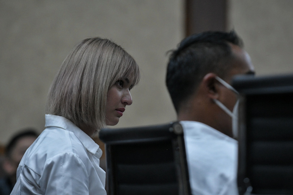 Dalam sidang tersebut, Nia mengaku menyesal menggunakan sabu. Dia berjanji tak menggunakan barang haram itu lagi.