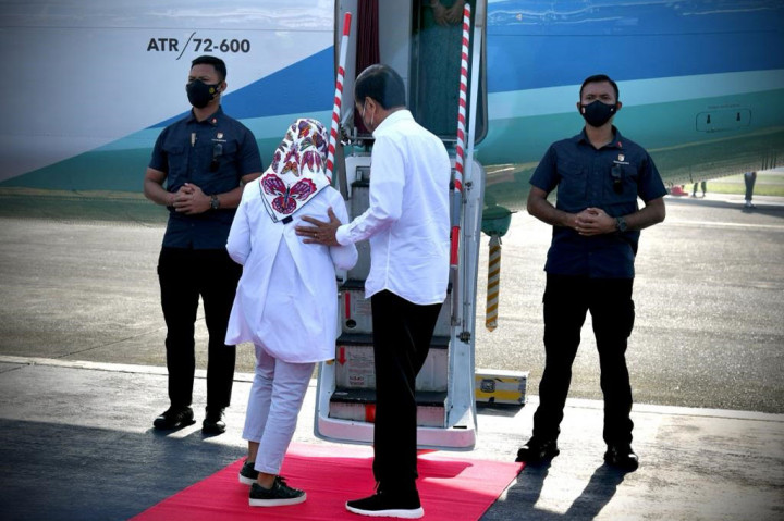 Presiden dan Ibu Negara kemudian akan melanjutkan perjalanan ke Kabupaten Ngawi, Provinsi Jawa Timur, dan menyerahkan bantuan tunai serupa di Alun-Alun Merdeka, Kabupaten Ngawi, usai menunaikan salat Jumat berjemaah. Presiden juga diagendakan untuk meninjau fasilitas Pasar Besar Ngawi.