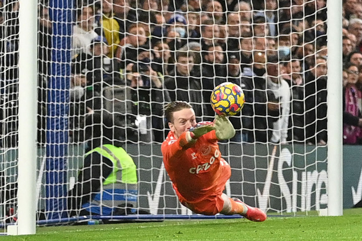 Chelsea berusaha merestorasi keunggulan mereka pada menit ke-80 lewat sundulan tajam Thiago Silva menyambut sepak pojok kiriman Hakim Ziyech. Tetapi bola berhasil ditepis kiper Jordan Pickford.