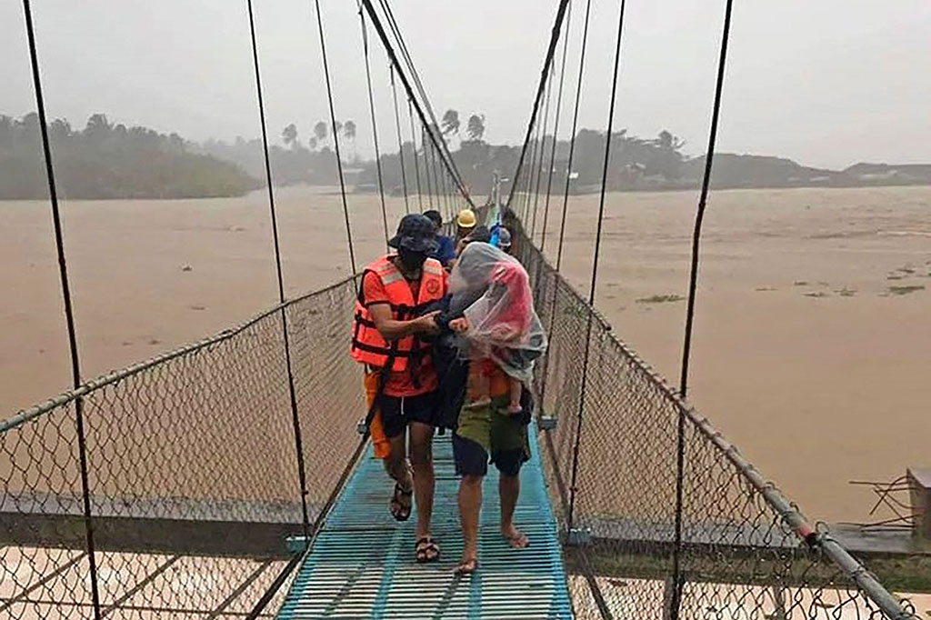 Topan Rai menghantam Pulau Siargao pada Kamis, 16 Desember 2021 dengan kecepatan angin maksimum 195 kilometer per jam (120 mil).