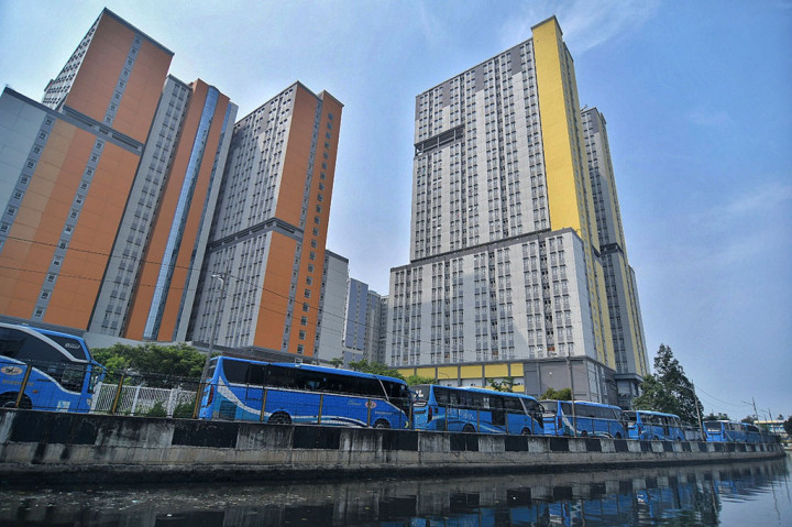 Pemerintah memutuskan me-lockdown atau mengisolasi Rumah Sakit Darurat Covid-19 (RSDC) Wisma Atlet Kemayoran hingga tujuh hari ke depan. Hal ini untuk mengantisipasi penularan varian Omicron pada level komunitas menyusul ditemukan kasus penularan di area itu.