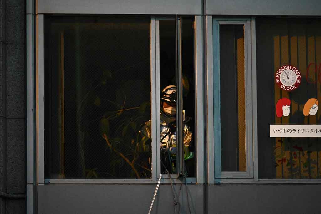 Sebelumnya pada hari Jumat, seorang pejabat pemadam kebakaran Osaka khawatir 27 orang meninggal dalam kobaran api. Di Jepang, hanya dokter yang bisa secara resmi menyatakan kematian.