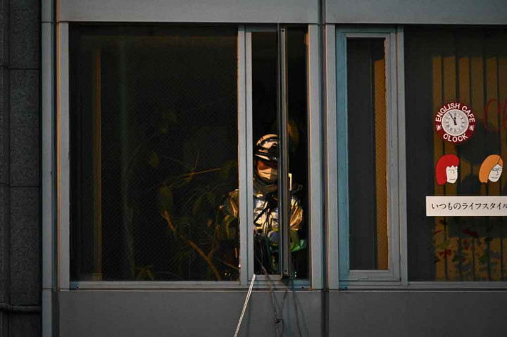 Sebelumnya pada hari Jumat, seorang pejabat pemadam kebakaran Osaka khawatir 27 orang meninggal dalam kobaran api. Di Jepang, hanya dokter yang bisa secara resmi menyatakan kematian.