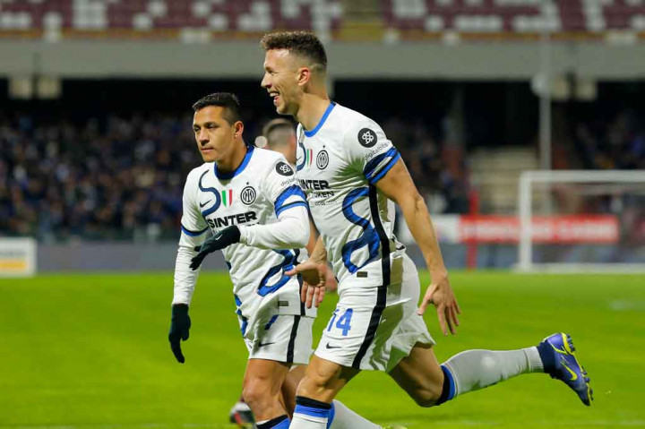 Inter menguasai jalannya pertandingan sejak awal laga dan mereka berhasil memecah kebuntuan pada menit ke-11 lewat tandukan Ivan Perisic menyambut umpan Hakan Calhanoglu dari sepak pojok.