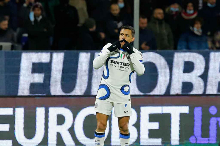 Di babak kedua tim tamu tidak mengendurkan serangan. Alexis Sanchez lantas memperbesar keunggulan menjadi 3-0 menyelesaikan umpan matang Dzeko.