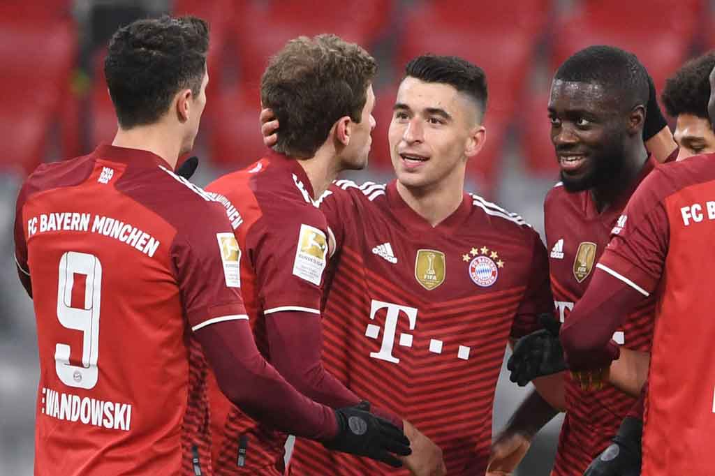 Mueller lalu menciptakan assist untuk gol yang dibuat Dayot Upamecano guna menggandakan kedudukan tuan rumah pada menit ke-57. Ini merupakan gol perdana Upamecano dengan seragam Muenchen setelah dikontrak dari RB Leipzig.