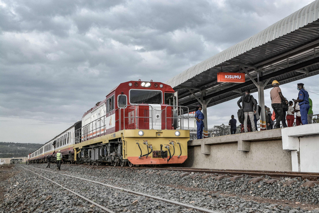 Kereta api Kenya melanjutkan layanan komuter antara Nairobi dan Kisumu setelah tidak beroperasi selama lebih dari 10 tahun.