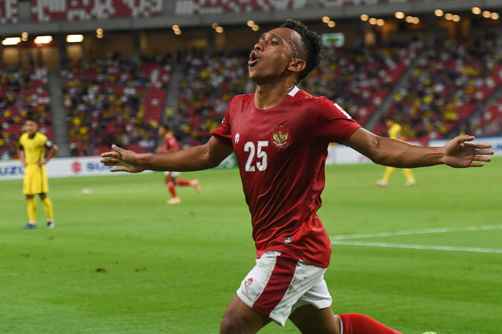 Pemain Timnas Indonesia Irfan Jaya melakukan selebrasi usai mencetak gol ke gawang Malaysia pada pertandingan Piala AFF 2020.