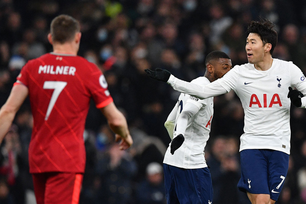 Tottenham Hotspur gagal memanfaatkan keuntungan jumlah pemain saat menjamu Liverpool pada pekan ke-18 Liga Primer Inggris di London, Minggu 19 Desember larut malam WIB. Kedua tim imbang 2-2, dengan Andrew Robertson mendapat kartu merah.