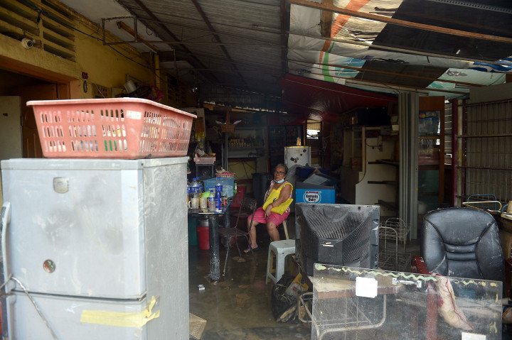 Lebih dari 30.000 orang di Malaysia telah dievakuasi dari rumah mereka saat banjir bandang menerjang negara tersebut. Ini merupakan banjir terburuk dalam beberapa tahun terakhir.