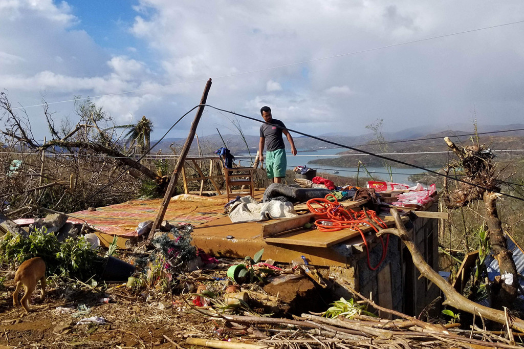 Filipina memerintahkan militernya untuk mengirim pesawat dan kapal angkatan laut untuk membawa bantuan ke daerah-daerah terdampak Topan Rai.