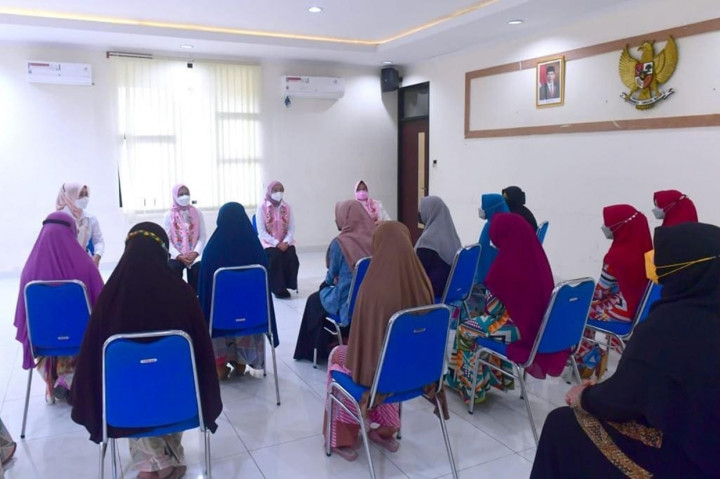 Dengan pendampingan oleh psikolog, 12 orang penyintas dan 1 orang saksi berbincang bersama Ibu Iriana Joko Widodo dan Ibu Wury Ma’ruf Amin pada pertemuan tersebut. Ibu Iriana berharap penegakan hukum secara tegas juga dapat diberlakukan kepada pelaku. Para penegak hukum juga diharapkan dapat memberikan hukuman sesuai dengan perbuatan yang telah dilakukan pelaku. 