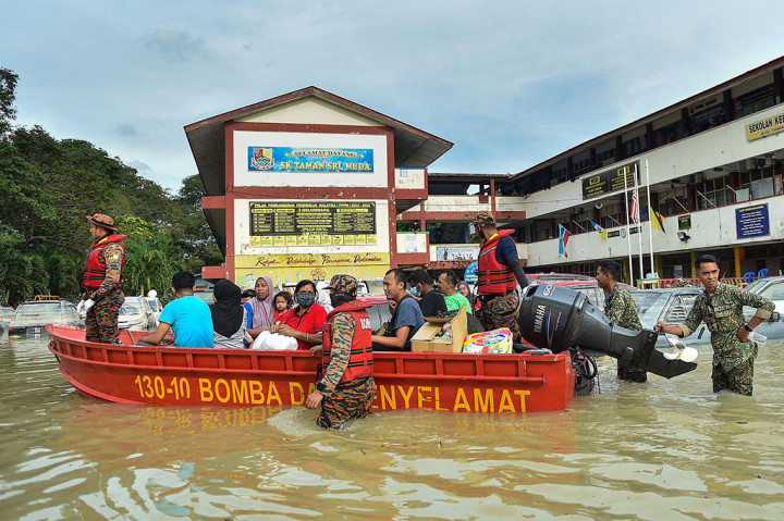 Selangor - negara bagian terkaya dan terpadat di negara itu adalah salah satu daerah yang paling parah dilanda bencana banjir.