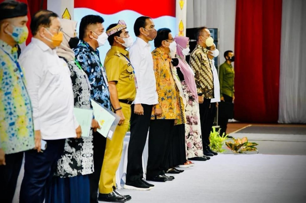 Dalam lima tahun terakhir pemerintah telah memberikan sekitar 25 juta sertifikat kepada masyarakat. Sebanyak 41 juta sertifikat lainnya sudah jadi dan siap diberikan kepada masyarakat. Jokowi pun mengapresiasi pihak yang bekerja keras untuk mempercepat penyelesaian sertifikat tersebut.