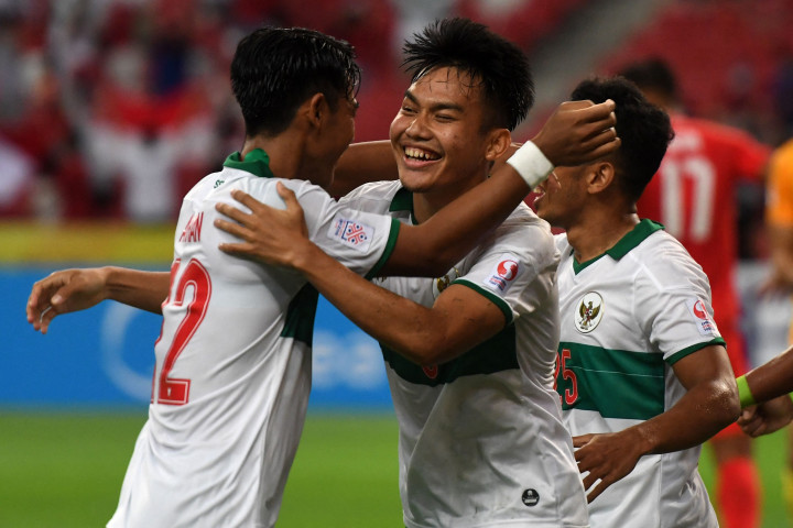 Timnas Indonesia untuk sementara berhasil unggul satu gol saat menghadapi Singapura dalam pada Babak I leg pertama semifinal Piala AFF 2020, yang berlangsung di Stadion Nasional, Singapura, Rabu, 22 Desember 2021. 