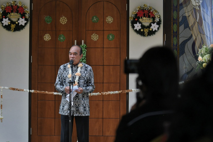Ketua Dewan Pertimbangan Partai Nasdem sekaligus Ketua Dewan Pembina Yayasan Pendidikan dan Pembina Universitas Pancasila Siswono Yudo Husodo sedang memberi sambutan saat acara peresmian Rumah Ibadah Gereja Katolik Santo Petrus di Universitas Pancasila, Srengseng Sawah, Jakarta Selatan, Rabu, 22 Desember 2021.