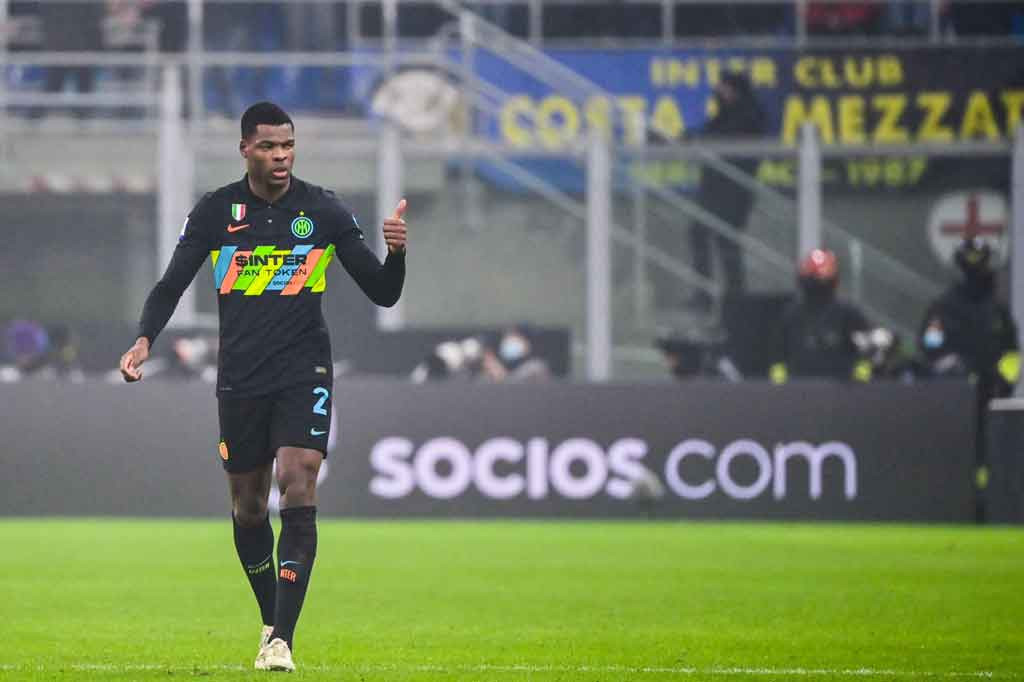 Denzel Dumfries memastikan Inter Milan menutup tahun 2021 sebagai Capolista atau pemuncak klasemen sementara Liga Italia seusai mencetak gol penentu kemenangan 1-0 atas Torino dalam laga pekan ke-19 di Stadion Giuseppe Meazza, Kamis, 23 Desember 2021 dini hari WIB.
