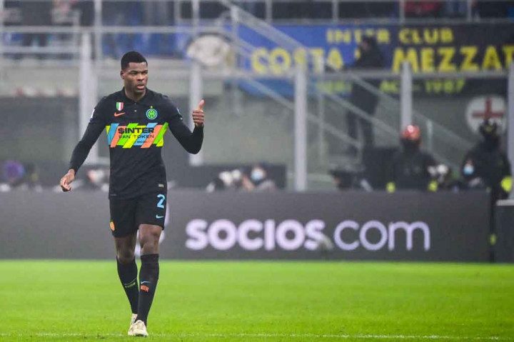 Denzel Dumfries memastikan Inter Milan menutup tahun 2021 sebagai Capolista atau pemuncak klasemen sementara Liga Italia seusai mencetak gol penentu kemenangan 1-0 atas Torino dalam laga pekan ke-19 di Stadion Giuseppe Meazza, Kamis, 23 Desember 2021 dini hari WIB.