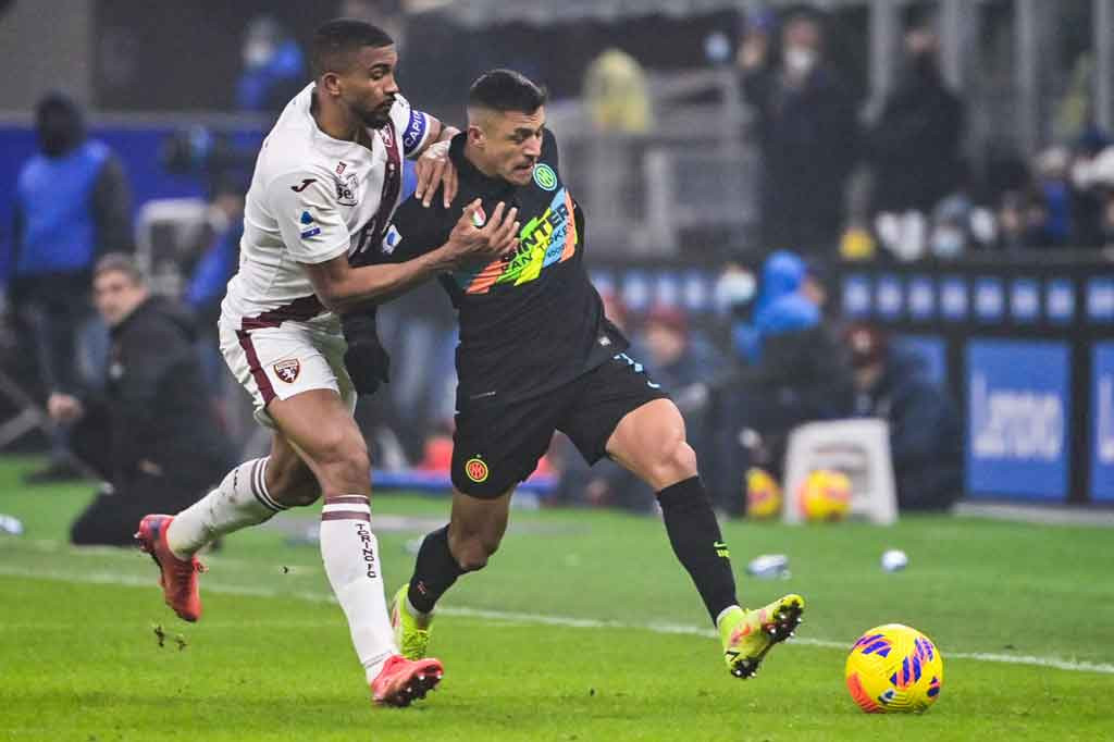 Empat menit jelang bubaran, Inter berkesempatan untuk membunuh laga lebih awal. Sayangnya bola tembakan Alexis Sanchez dari luar kotak penalti hanya menyerempet tiang gawang.