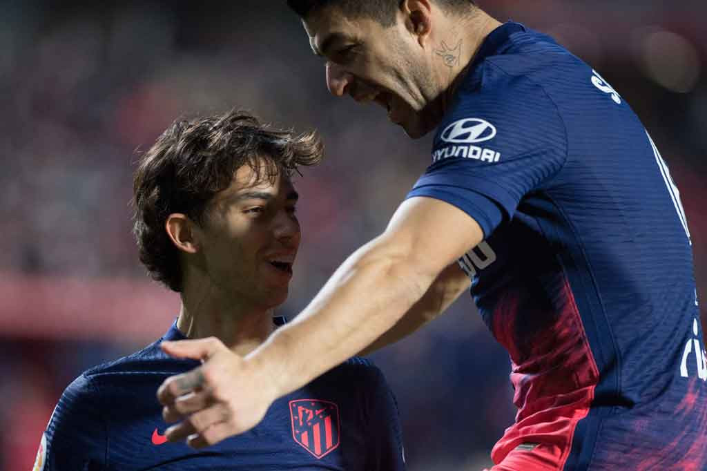 Atletico langsung membuka skor saat pertandingan baru berjalan dua menit. Menerima bola di tengah lapangan, Joao Felix kemudian melewati beberapa pemain sebelum melepaskan tendangan melengkung ke pojok kiri bawah gawang Granada yang dikawal Luis Maximiano. Skor menjadi 1-0.