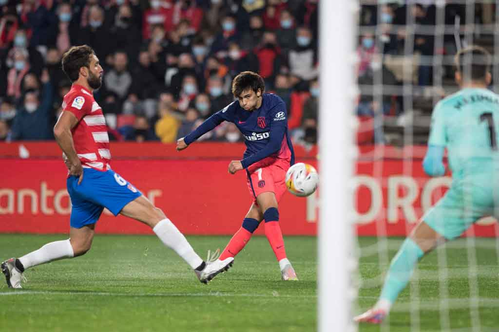 Setelah gol tersebut, Atletico mencoba untuk mendapatkan gol penyeimbang dengan beberapa peluang mereka. Sayangnya, upaya tim asuhan Diego Simeone itu belum berbuah hasil.Atletico kalah 1-2 dari Granada.