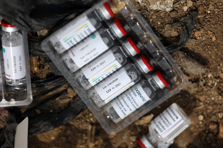 Para pejabat kesehatan di negara terpadat di Afrika tidak punya banyak pilihan setelah menerima sumbangan dosis vaksin yang waktu penyimpanannya tidak panjang.