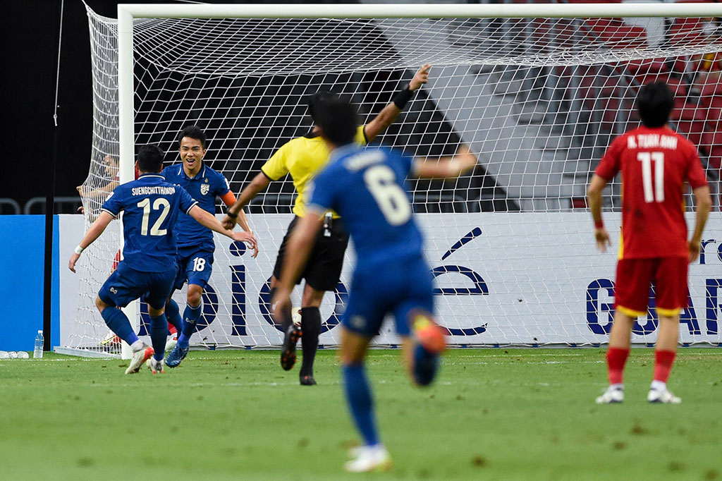 Sembilan menit kemudian, Chanathip kembali mencatatkan namanya di papan skor. Kali ini, pemain klub Liga Jepang, H. C. Sapporo itu menuntaskan operan cepat timnya yang berujung pada assist Sarach Yooyen.