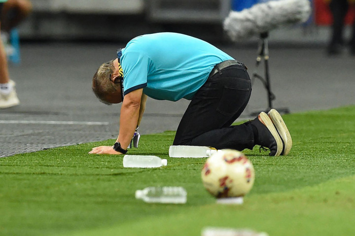 Pada babak kedua, Vietnam yang tertinggal dua gol meningkatkan intensitas serangannya. Namun tidak ada gol yang tercipta hingga wasit meniup peluit tanda pertandingan usai. Hasil ini membuat pelatih Vietnam, Park Hang-seo kecewa.