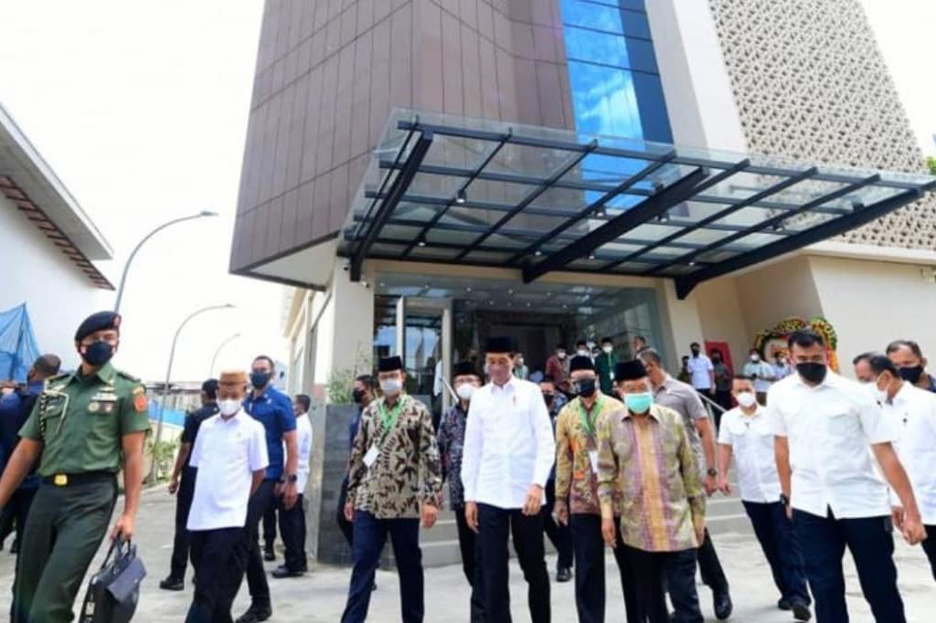 Presiden juga menyetujui pendapat Ketua Umum DMI Jusuf Kalla yang menyebutkan pintu masjid harus difungsikan sebagai penguat ekonomi umat.