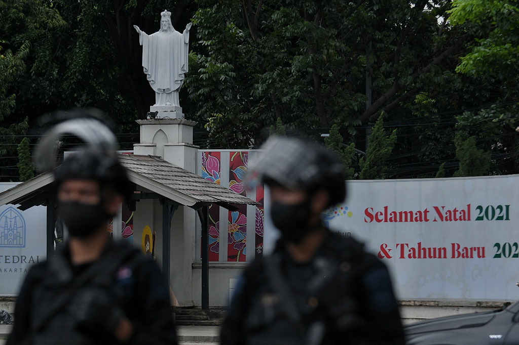 Seperti diketahui Gereja Katedral akan menggelar ibadah natal selama dua hari secara offline dan online. Misa digelar secara daring karena keterbatasan kapasitas tempat ibadah tatap muka. Adapun ibadah Misa Malam Natal dan Natal secara tatap muka di Katedral dibatasi hanya untuk 650 umat atau sebanyak 40 persen dari kapasitas gereja. 