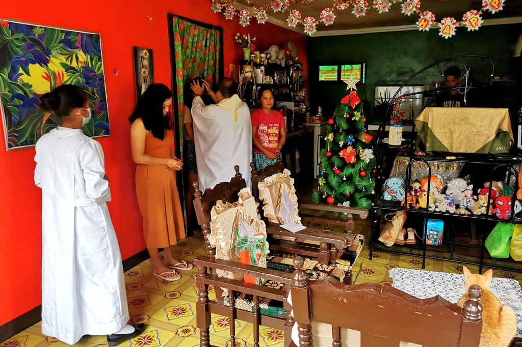 Pada Kamis, 16 Desember 2021 sore waktu setempat, Topan Rai pertama kali menghantam Pulau Siargao di lepas pantai timur Pulau Mindanao di Filipina selatan.
