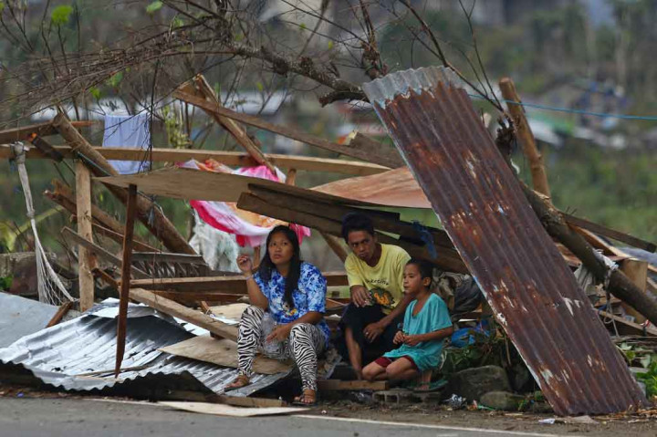 Kami masih menilai kerusakannya, tetapi sangat besar. Topan tersebut meratakan seluruh rumah, tidak ada listrik, air, dan makanan,