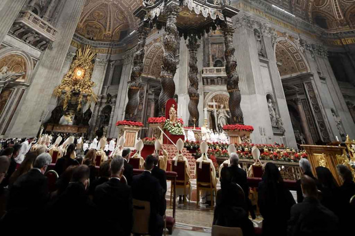 Di Basilika Santo Petrus, Vatikan, Paus asal Argentina berusia 85 tahun itu mendesak umat beriman untuk menghargai hal-hal kecil dalam hidup. 
