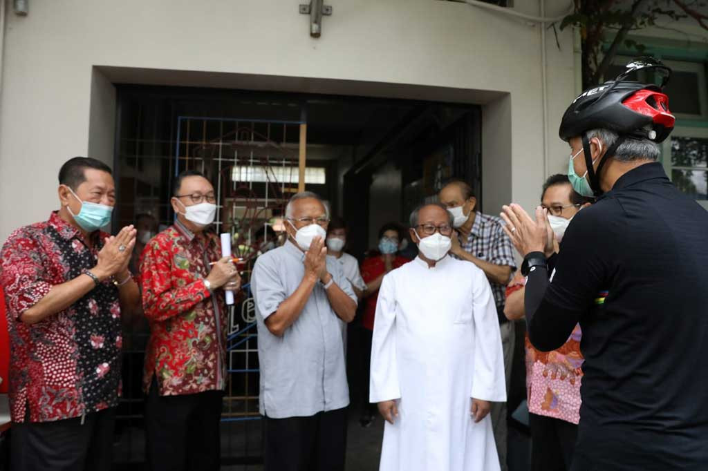 Kedatangan Ganjar pagi itu hanya untuk memastikan perayaan Natal tahun ini berjalan lancar dan nyaman meskipun masih dalam kondisi pandemi. Ganjar mengaku sangat bahagia ketika melihat wajah para jemaat yang bersukacita dalam Natal tahun ini.