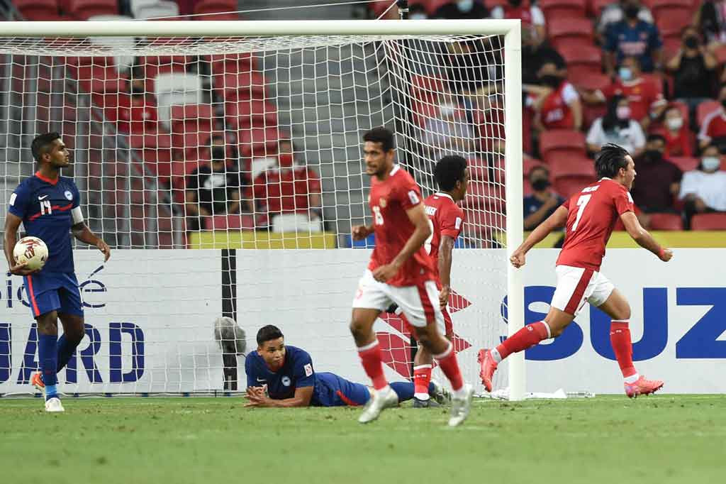 Indonesia unggul terlebih dahulu melalui striker Ezra Walian pada menit ke-11 memanfaatkan umpan silang Alfeandra Dewangga.