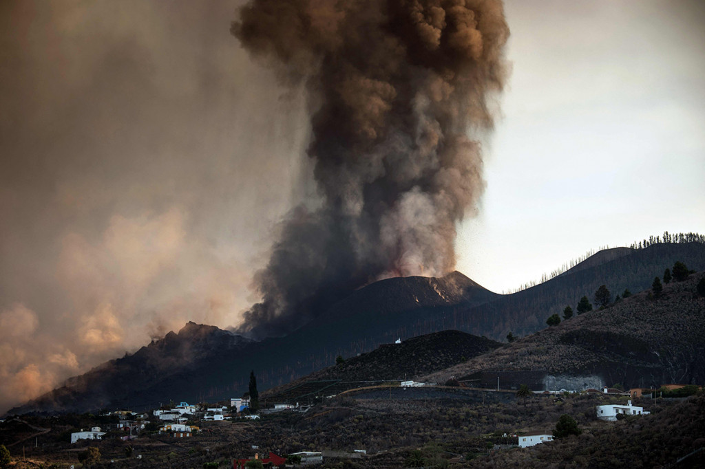 Pemerintah Spanyol menyatakan bahwa gunung berapi Cumbre Vieja di pulau La Palma berakhir. Gunung tersebut sebelumnya meletus pada tiga bulan lalu.