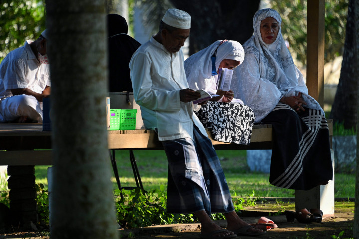 Pemerintah bersama masyarakat Aceh juga memperingati Tsunami tahun 2021 di pelataran parkir Pelabuhan Ulee Lheue, Kecamatan Meuraxa Banda Aceh.
