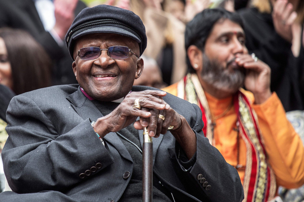Desmond Tutu tercatat sebagai uskup kulit hitam pertama di Johannesburg. Ia kemudian menjadi Uskup Agung Cape Town.