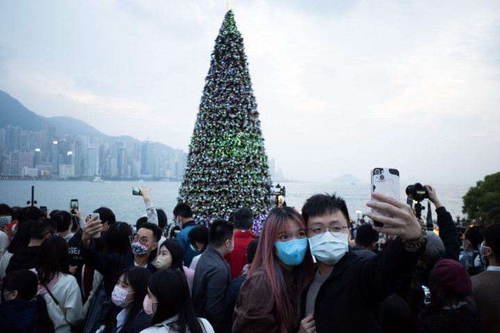 Potret Pohon Natal Raksasa di Hong Kong