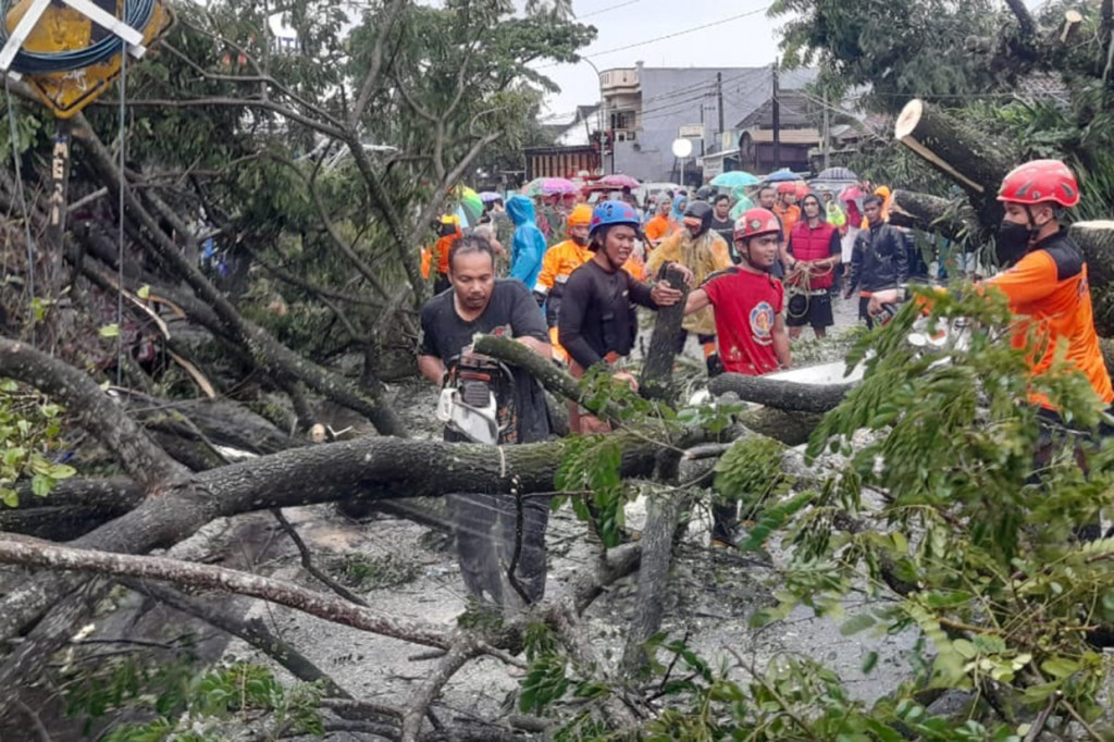 Tidak ada korban jiwa tersebut tetapi kemacetan panjang terjadi.